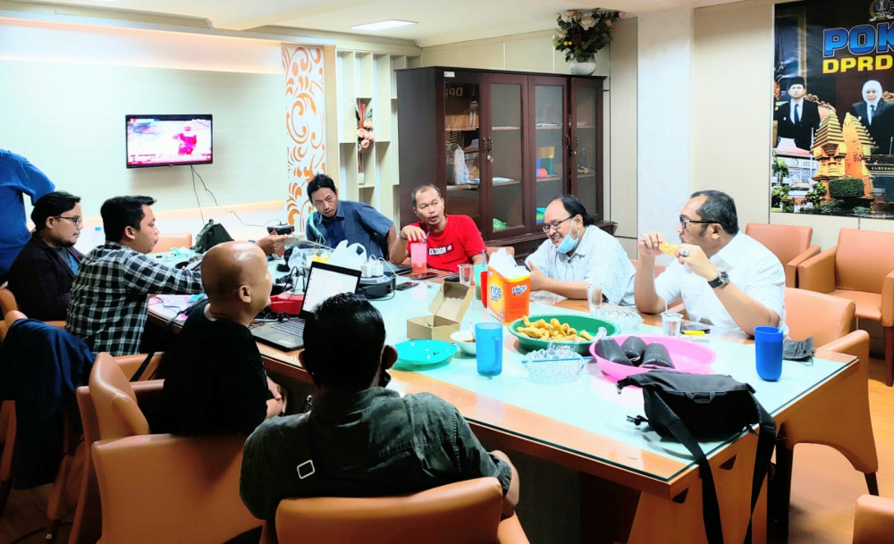 Dialog Dengan Pokja Wartawan Indrapura, Sahat Tua Simanjuntak Siap Mendukung Kegiatan Wartawan di DPRD Jatim